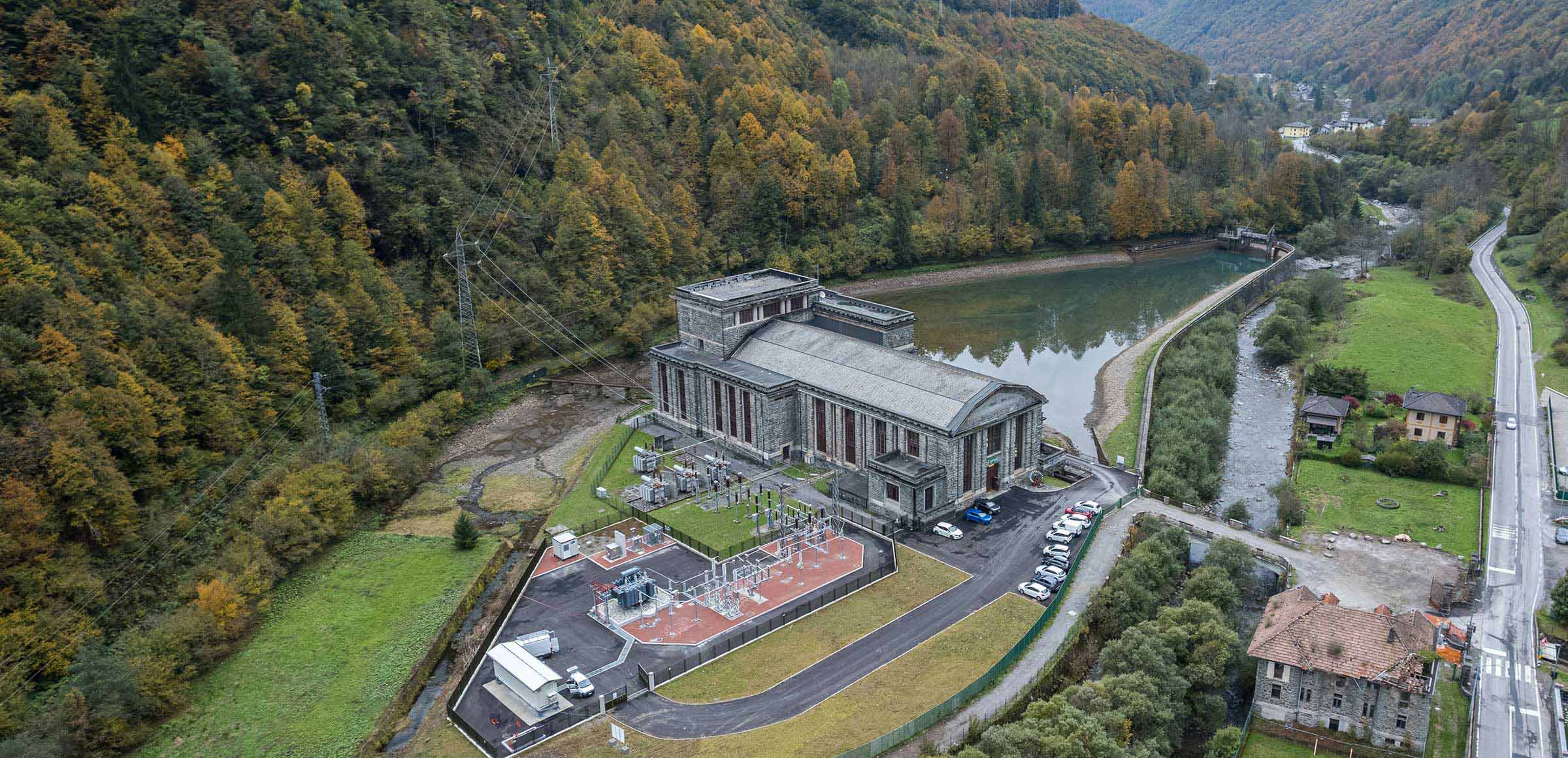 Central hidroeléctrica vista desde arriba