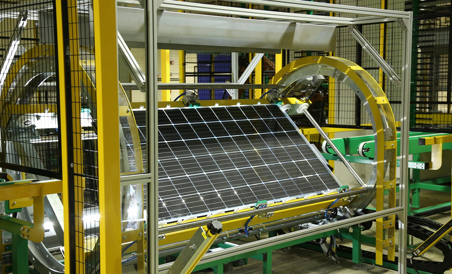 Painel solar em produção