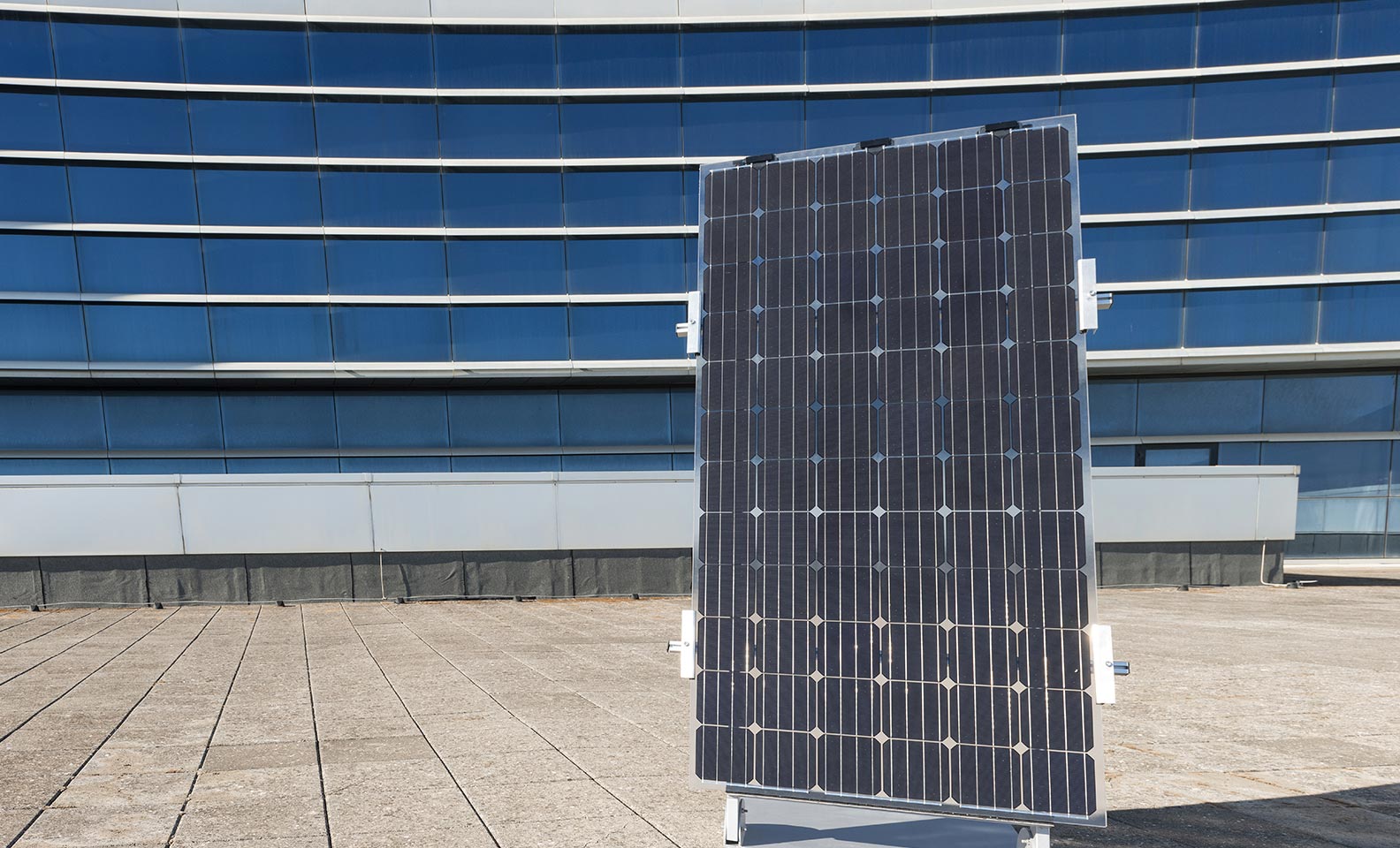 Panel solar en producción